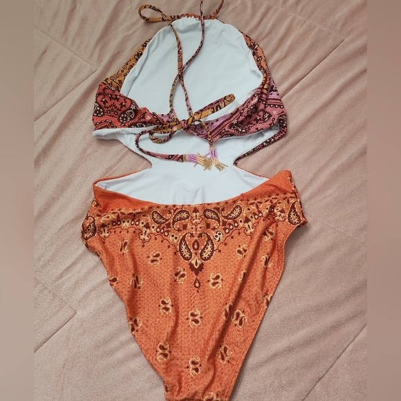 NEW Farm Rio Halter Cutout Swimsuit - Picture 10 of 13